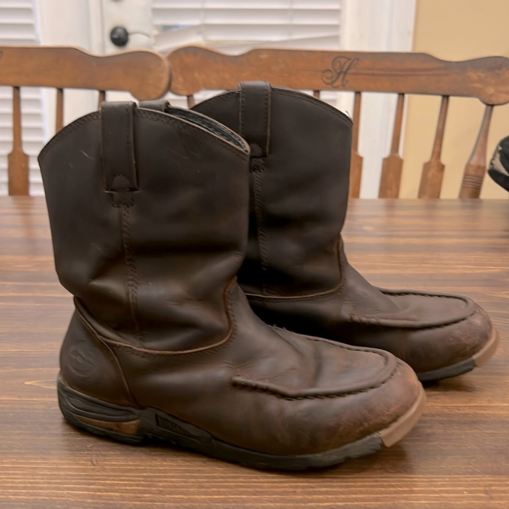 Georgia Boot
kids 7” Pull On
Dark Brown
Size 4M